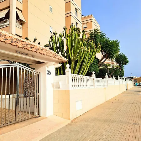 Sea View Apartment *
